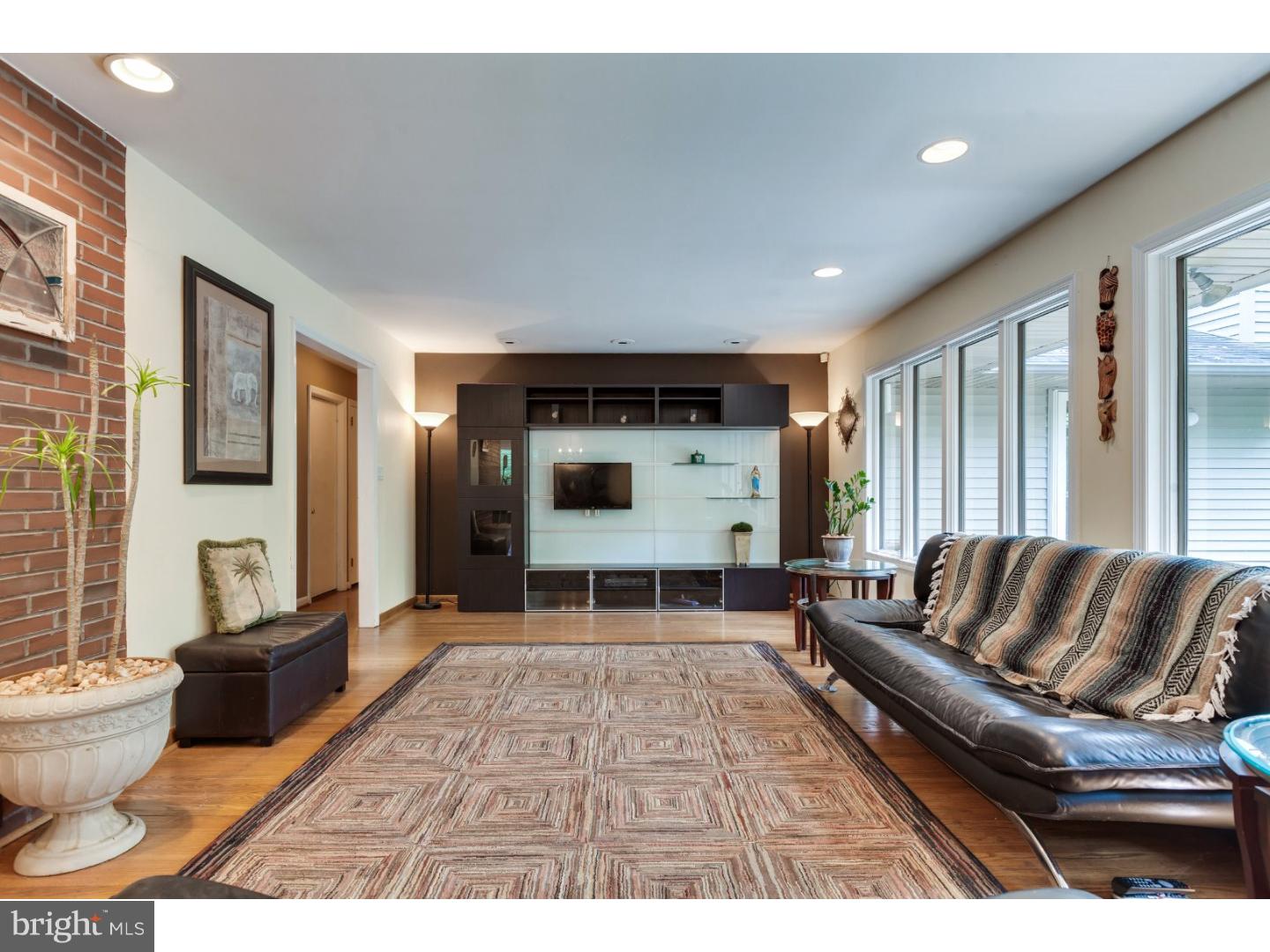 344 Covered Bridge Road Cherry Hill, NJ 08034 - Photo 8 of 24 Living Room