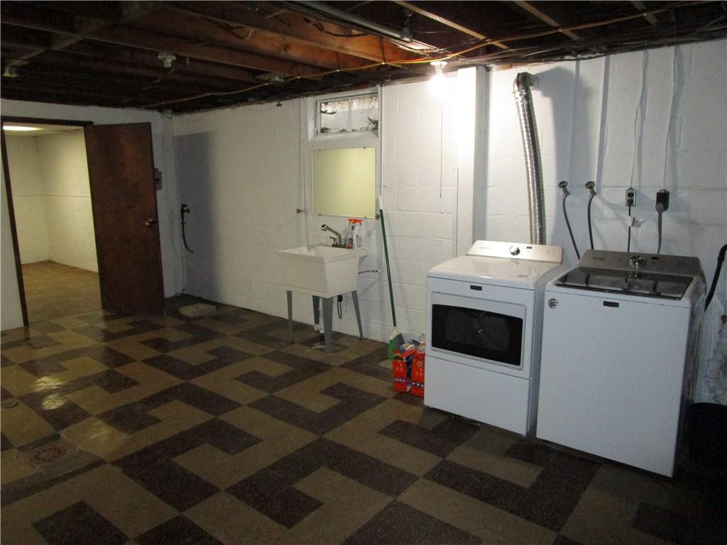 410 Hazen Road Sharpsville, PA 16150 - Photo 21 of 22 a utility room with dryer and washer