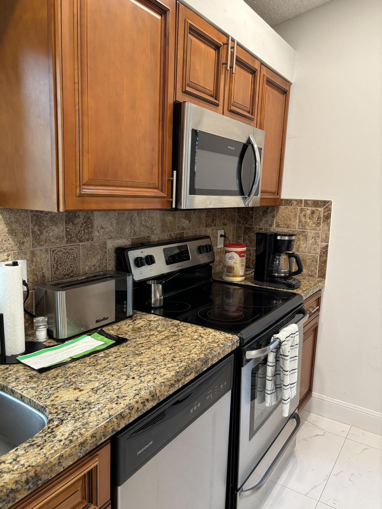 8065 Springtree Road Boca Raton, FL 33496 - Photo 8 of 25 IMG_2957