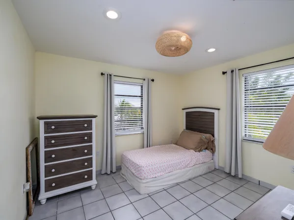 a view of yard with green space