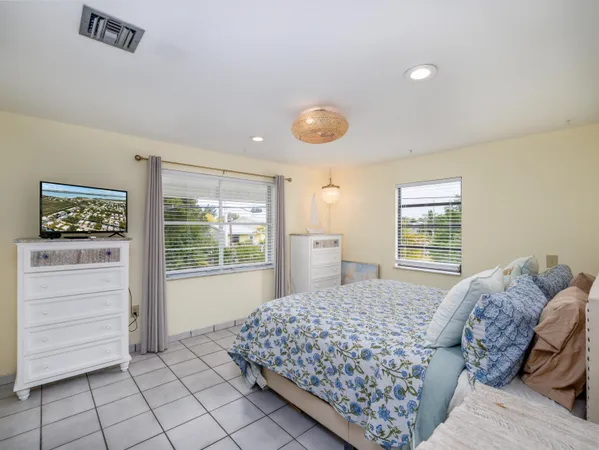 a picture of a bench