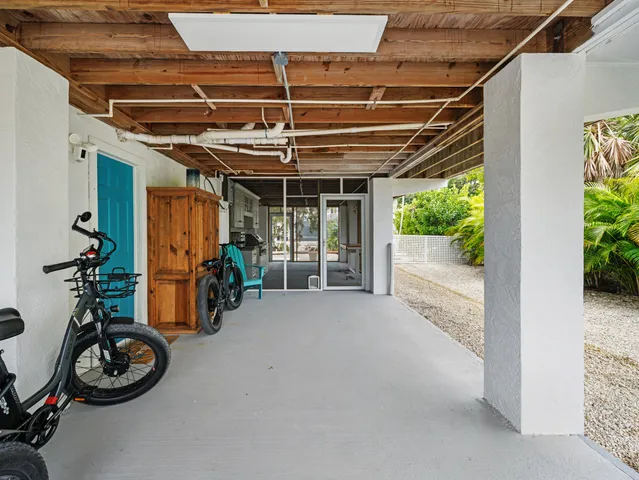 a car parked in front of white house