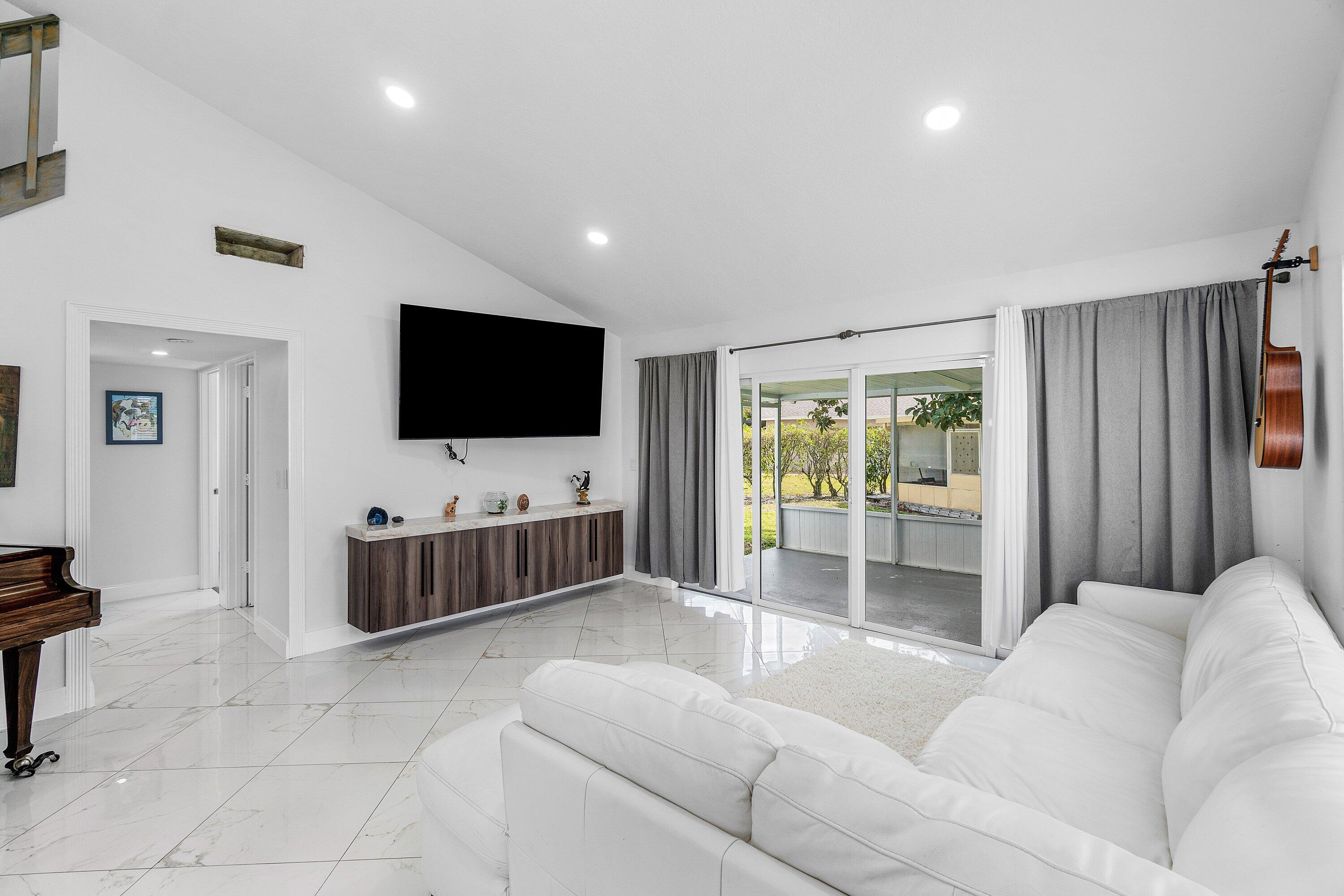 101 Azalea Circle Boynton Beach, FL 33436 - Photo 14 of 40 014-101AzaleaCircle-BoyntonBeach-FL-3343