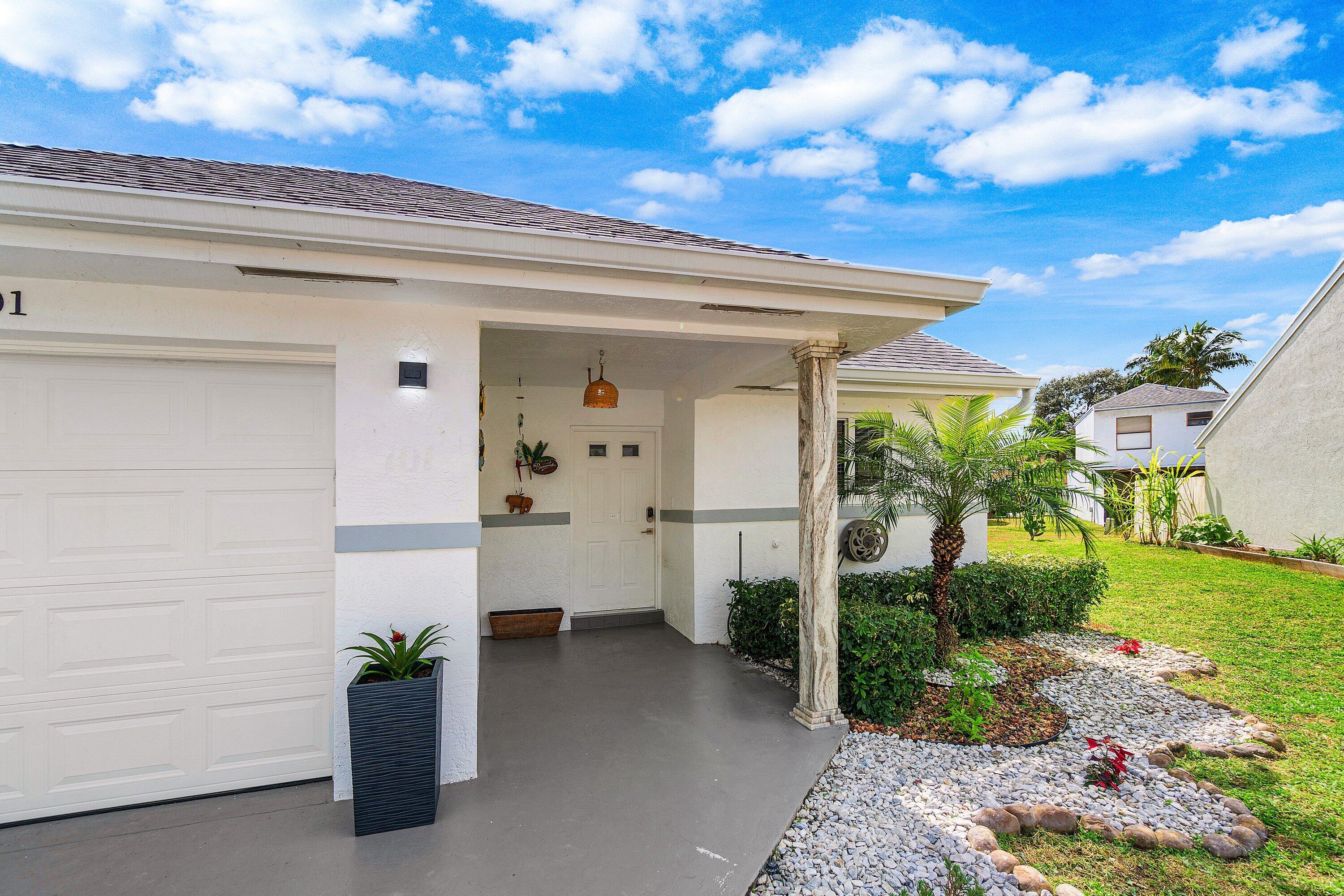 101 Azalea Circle Boynton Beach, FL 33436 - Photo 4 of 40 004-101AzaleaCircle-BoyntonBeach-FL-3343