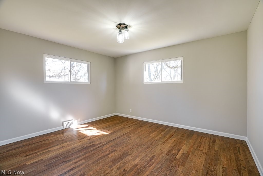 1219 Haverston Road Lyndhurst, OH 44124 - Photo 18 of 34