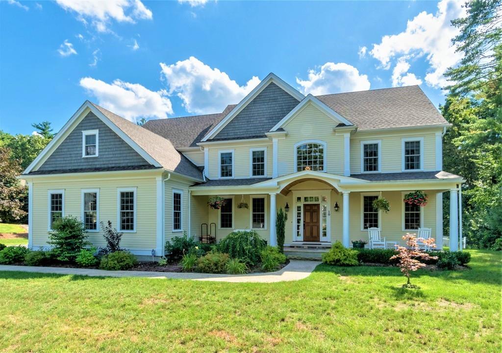 10 Robinson Road Medfield, MA 02052 - Photo 1 of 28 Gallery Image 1