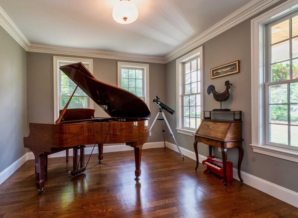 10 Robinson Road Medfield, MA 02052 - Photo 11 of 28 Gallery Image 11