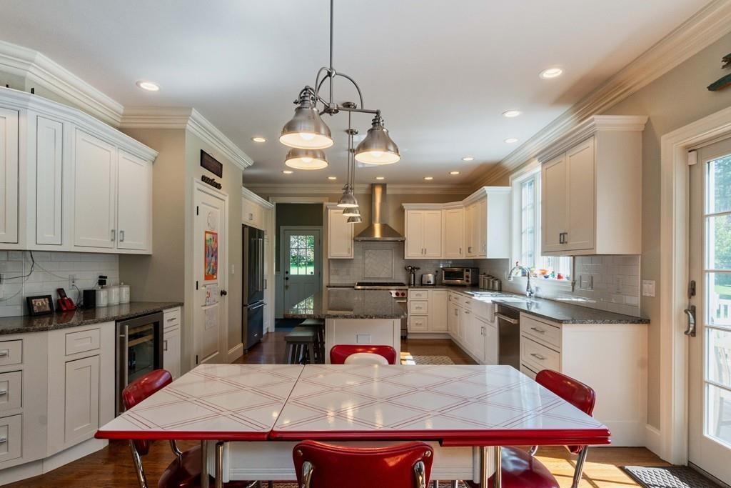 10 Robinson Road Medfield, MA 02052 - Photo 4 of 28 Gallery Image 4