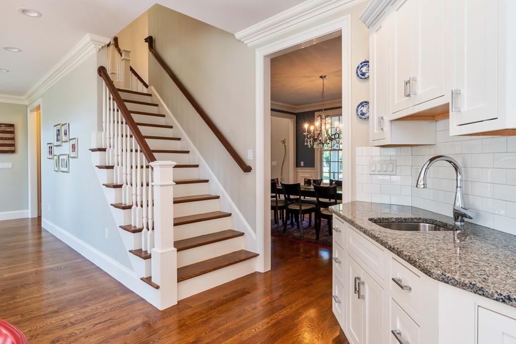 10 Robinson Road Medfield, MA 02052 - Photo 5 of 28 Gallery Image 5