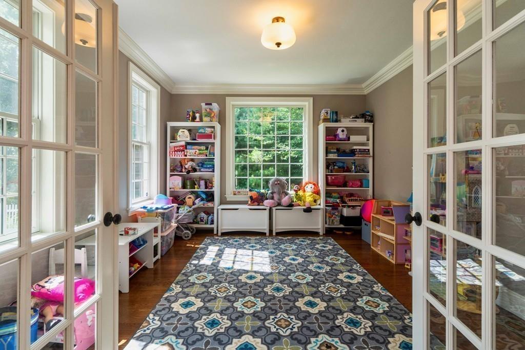 10 Robinson Road Medfield, MA 02052 - Photo 9 of 28 Gallery Image 9