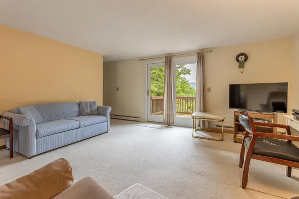 $218,900 | 21 Old Colony Way, Unit B5, Pittsford, VT 05763