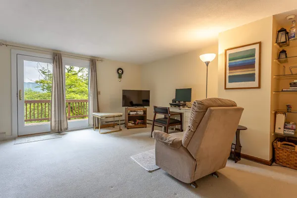 $218,900 | 21 Old Colony Way, Unit B5, Pittsford, VT 05763