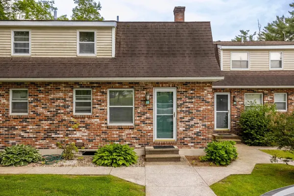 $218,900 | 21 Old Colony Way, Unit B5, Pittsford, VT 05763