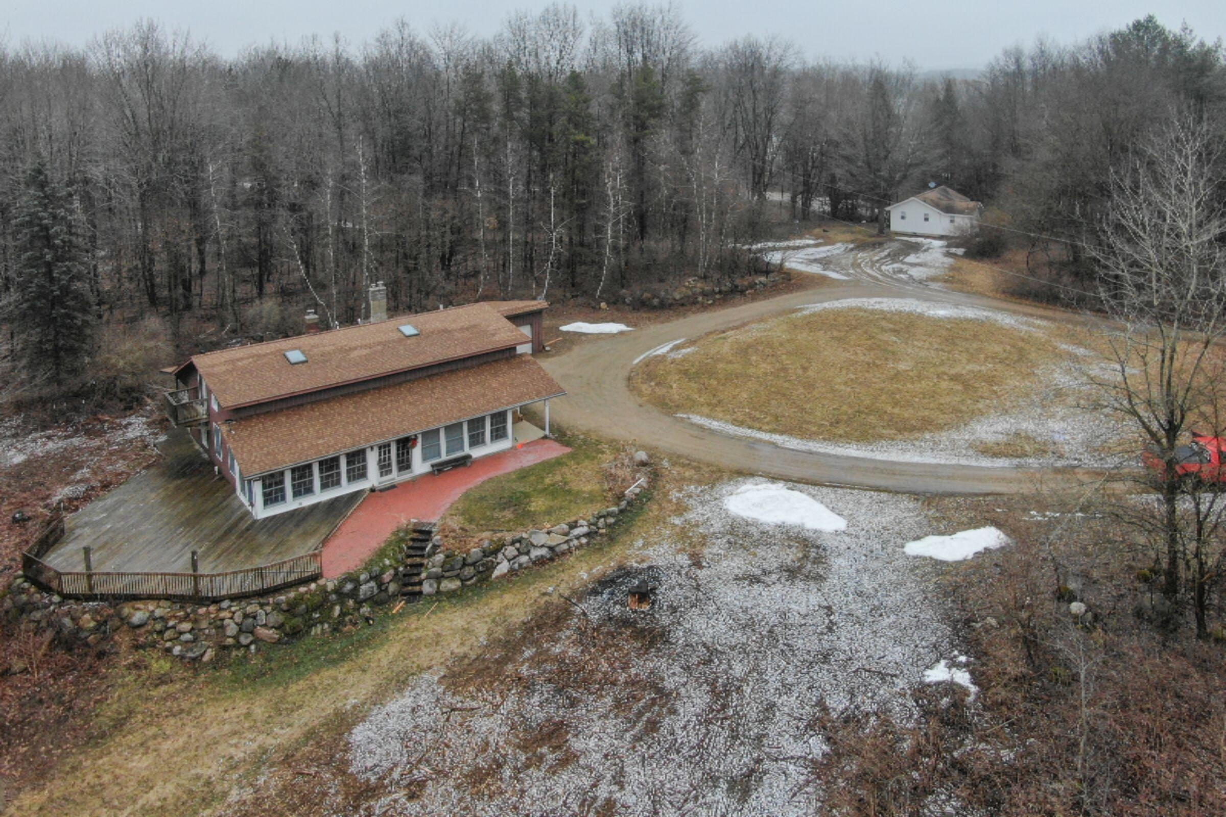 4250 Cloverdale Road Delton, MI 49046 - Photo 3 of 78 v9bxQyUQ