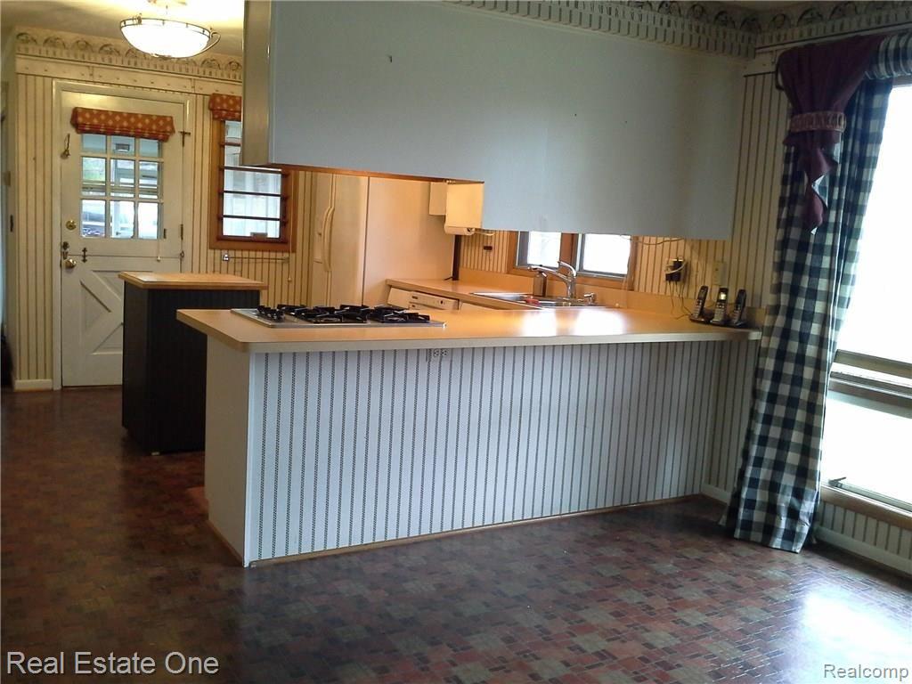 36900 West Eleven Mile Road Farmington, MI 48331 - Photo 23 of 70