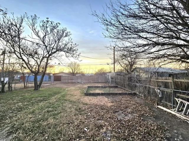 a view of a yard with a tree