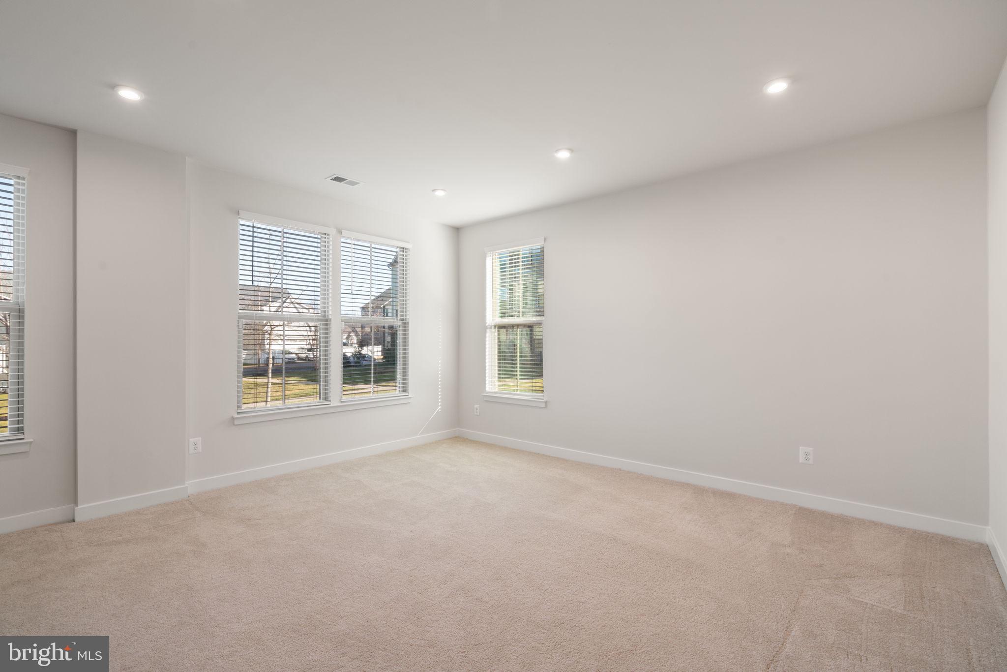 18037 Red Mulberry Road Dumfries, VA 22026 - Photo 13 of 74 Daylight rec room