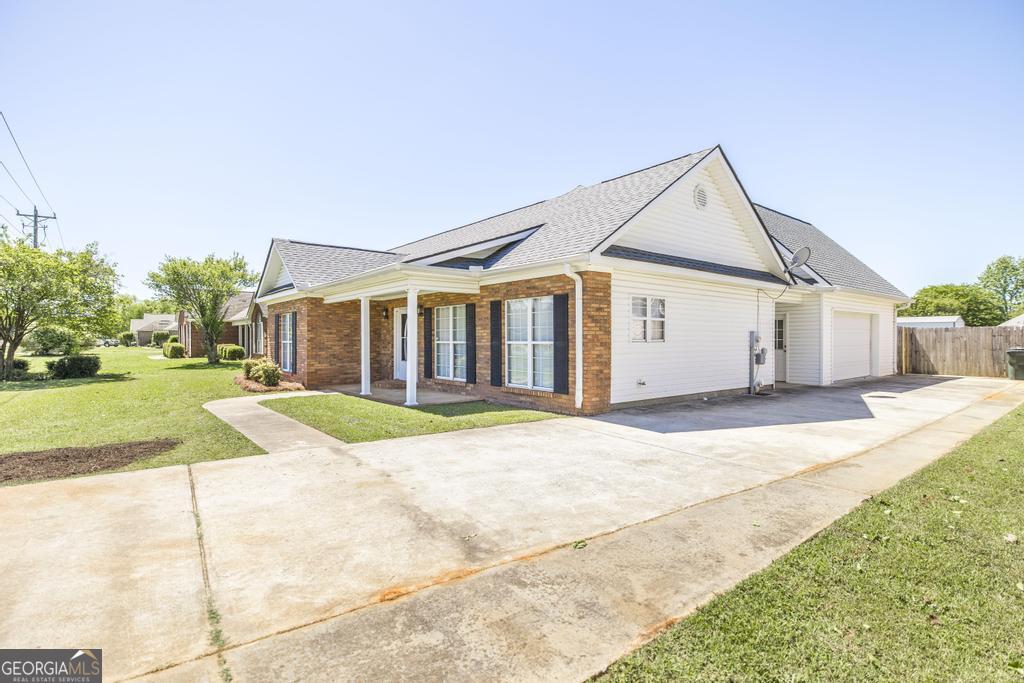 342 Peach Blossom Road Bonaire, GA 31005 - Photo 3 of 33