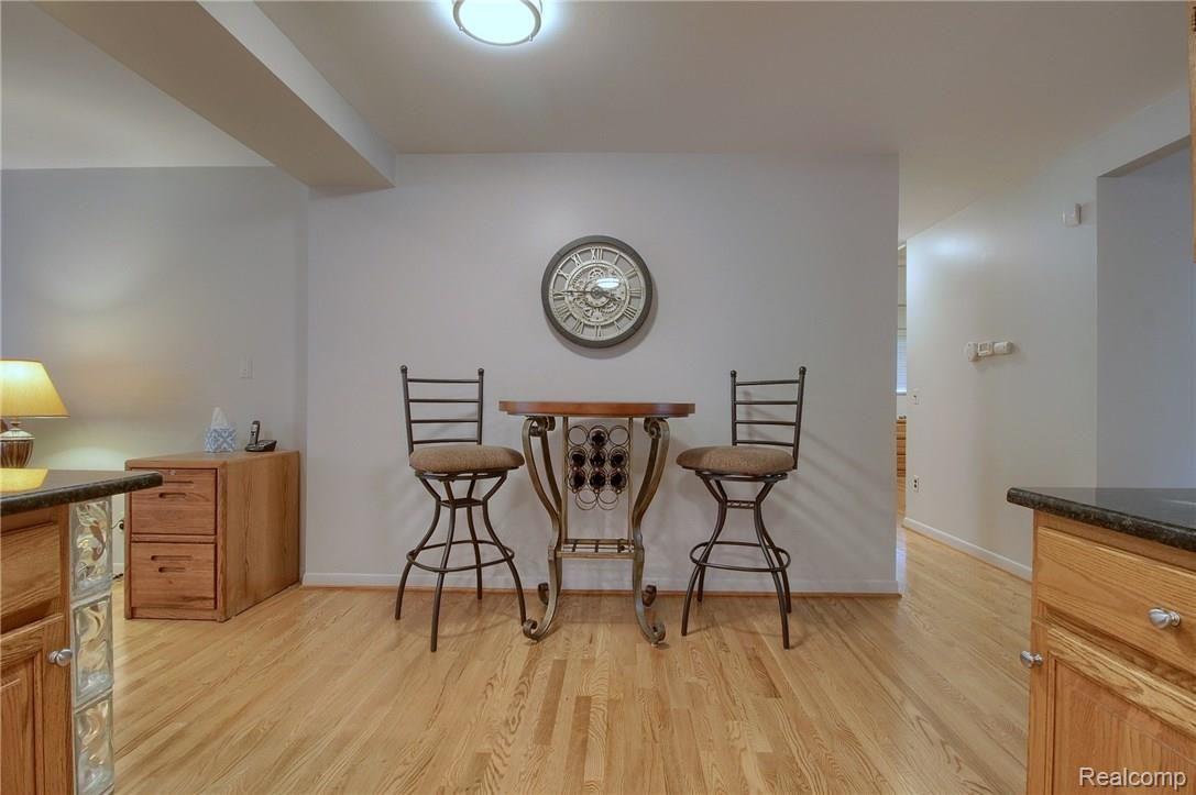 5180 Westview Road Clarkston, MI 48346 - Photo 10 of 32 Breakfast_Nook.jpg