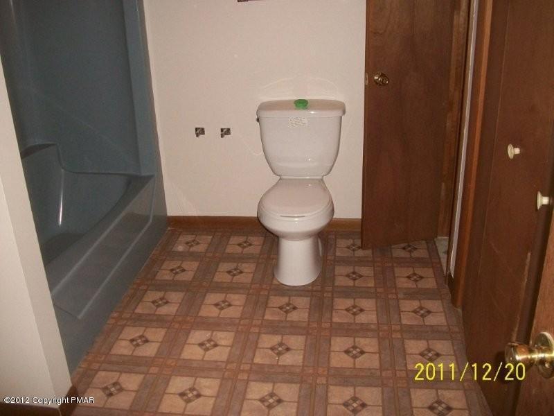 26 Deer Run Road Lakeville, PA 18438 - Photo 7 of 9 Bath & Laundry