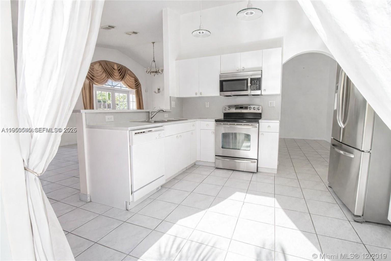 8224 Southwest 157th Court Miami, FL 33193 - Photo 11 of 23