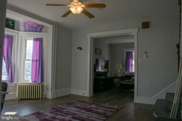 a view of entryway with a workspace