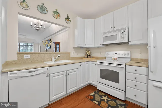 $410,000 | 7315 Maplecrest Road, Unit 404, Elkridge, MD 21075