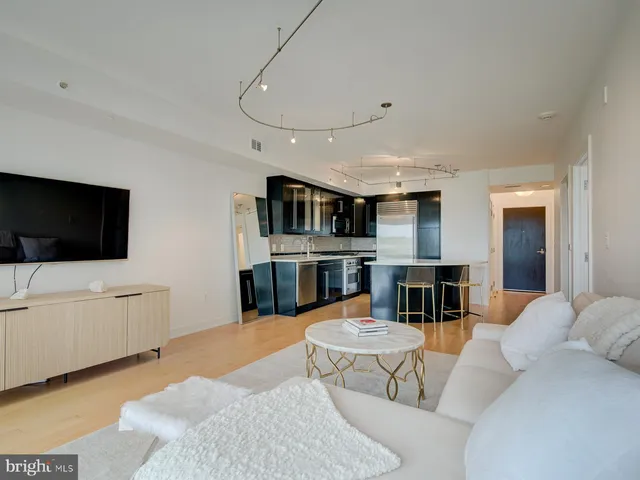 $3,950 | 1111 19th Street North, Unit 1509, Arlington, VA 22209