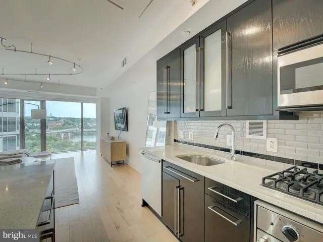 $3,950 | 1111 19th Street North, Unit 1509, Arlington, VA 22209