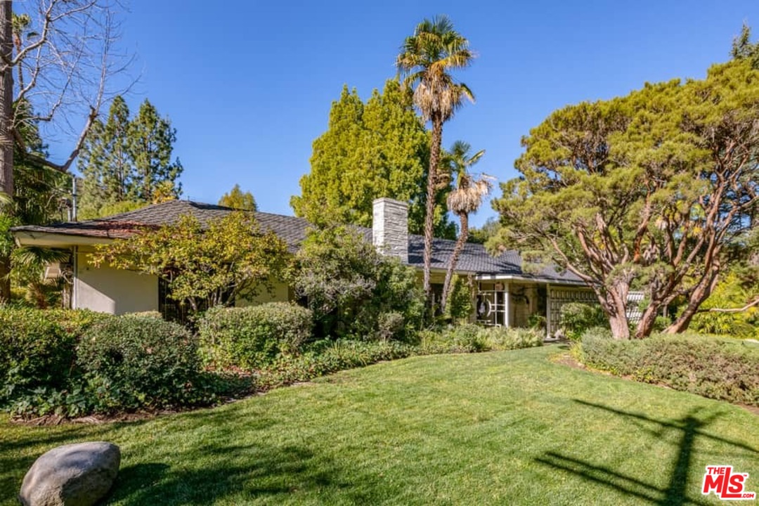 3255 Fryman Road Studio City, CA 91604 - Photo 2 of 35 Gallery Image 2