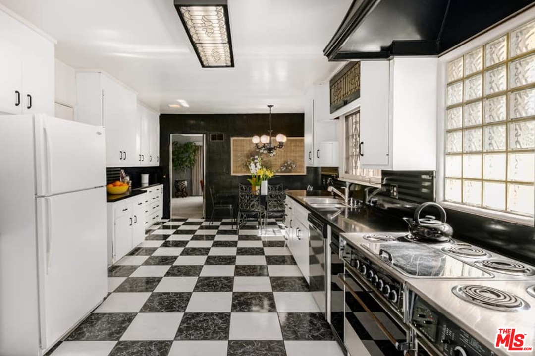 3255 Fryman Road Studio City, CA 91604 - Photo 13 of 35 Gallery Image 13