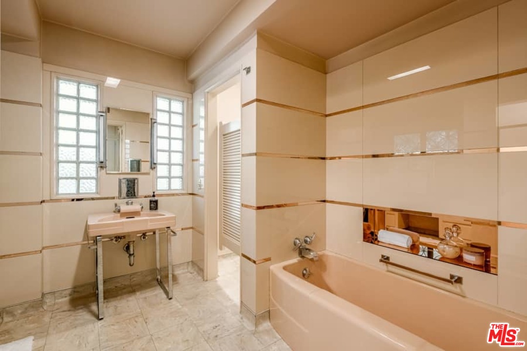 3255 Fryman Road Studio City, CA 91604 - Photo 15 of 35 Gallery Image 15
