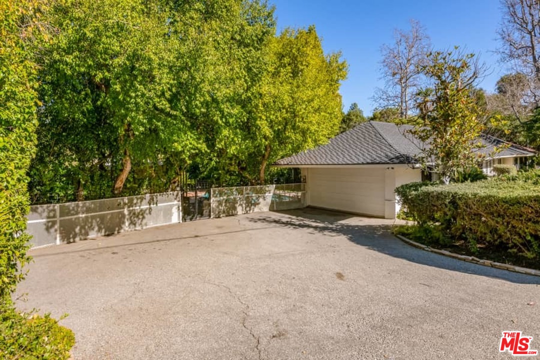 3255 Fryman Road Studio City, CA 91604 - Photo 34 of 35 Gallery Image 34