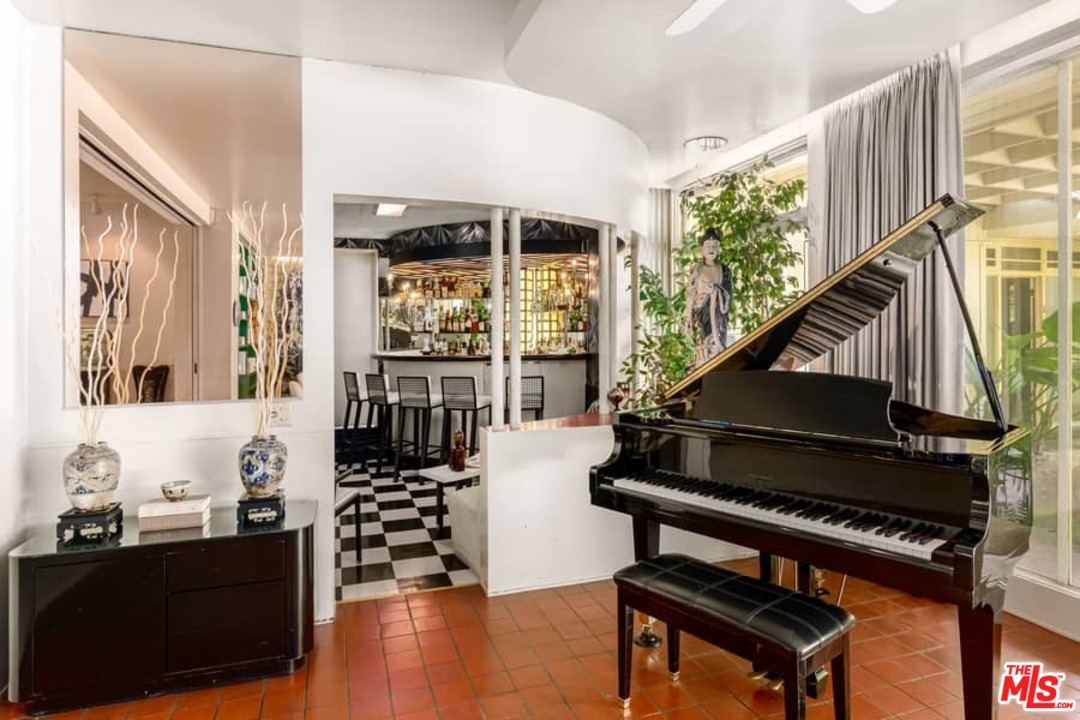 3255 Fryman Road Studio City, CA 91604 - Photo 10 of 35 Gallery Image 10