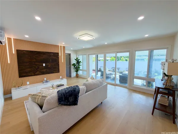 $1,999,000 | 225 Aikane Street, Kailua, HI 96734