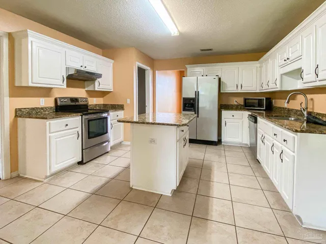 $2,350 | 9121 Sebring Drive, Pensacola, FL 32506