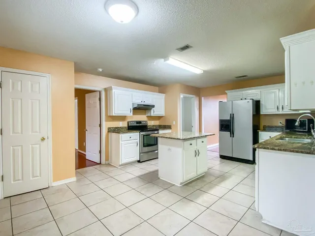 $2,350 | 9121 Sebring Drive, Pensacola, FL 32506