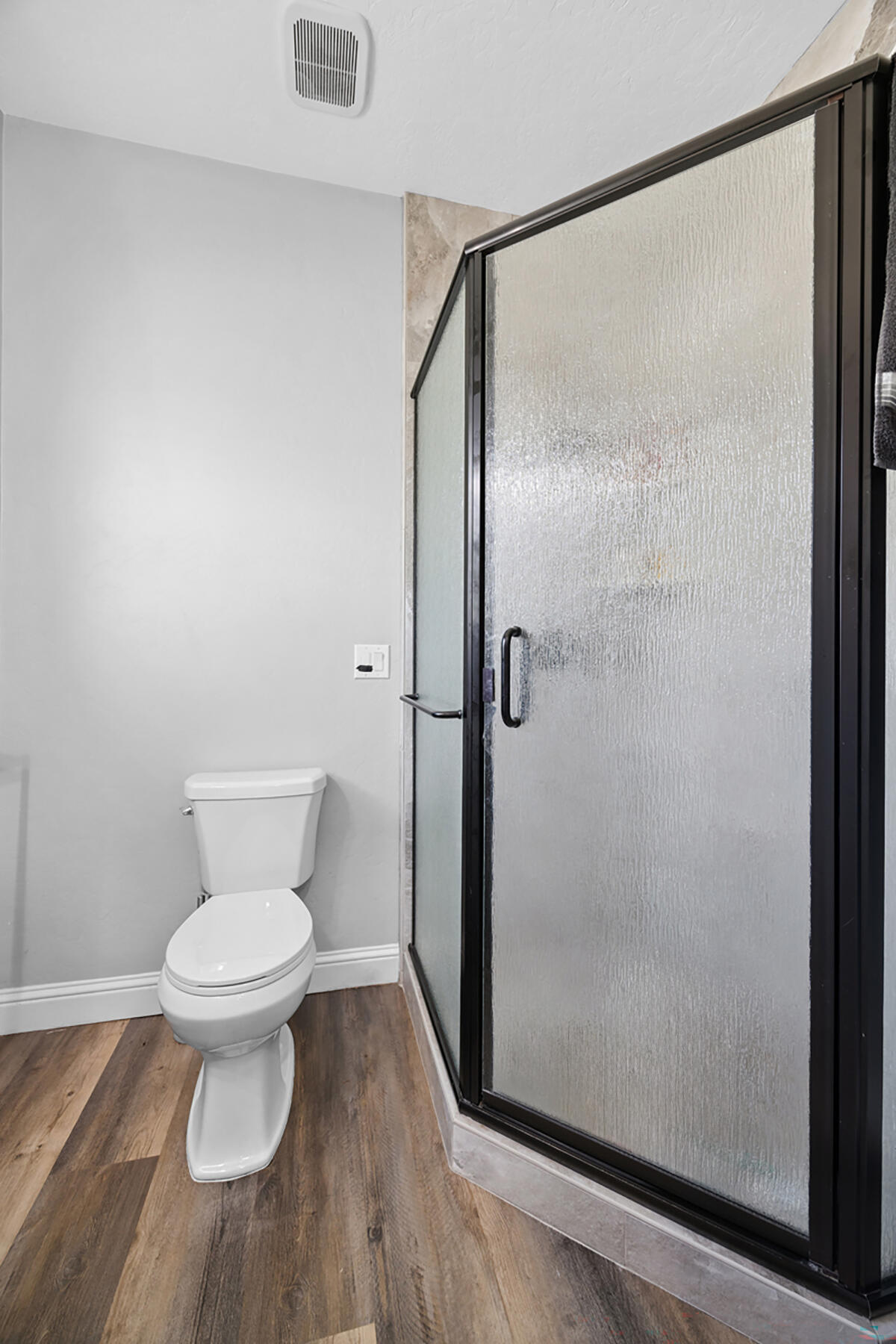 21031 Road 256 Strathmore, CA 93267 - Photo 27 of 55 31 - Bathroom #1 (1)