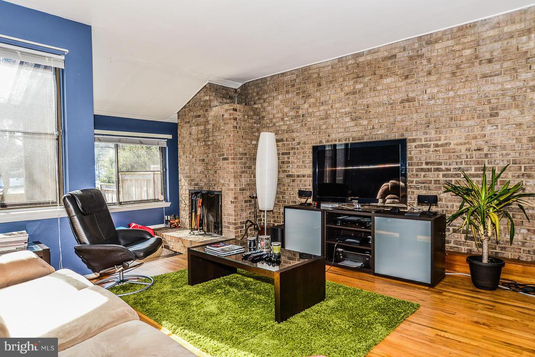 11974 Greywing Court Reston, VA 20191 - Photo 2 of 21 Living Room w/hardwood floors