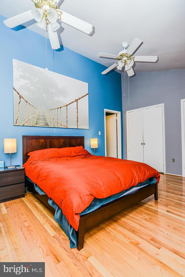 11974 Greywing Court Reston, VA 20191 - Photo 15 of 21 Master bedroom w/vaulted ceiling