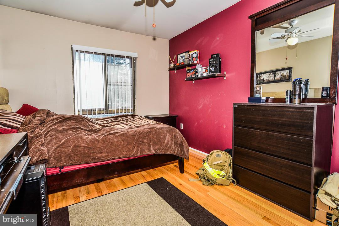 11974 Greywing Court Reston, VA 20191 - Photo 18 of 21 3rd Bedroom w/wood floors