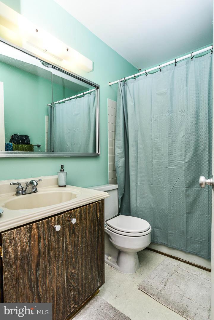 11974 Greywing Court Reston, VA 20191 - Photo 19 of 21 2nd full bath on upper level