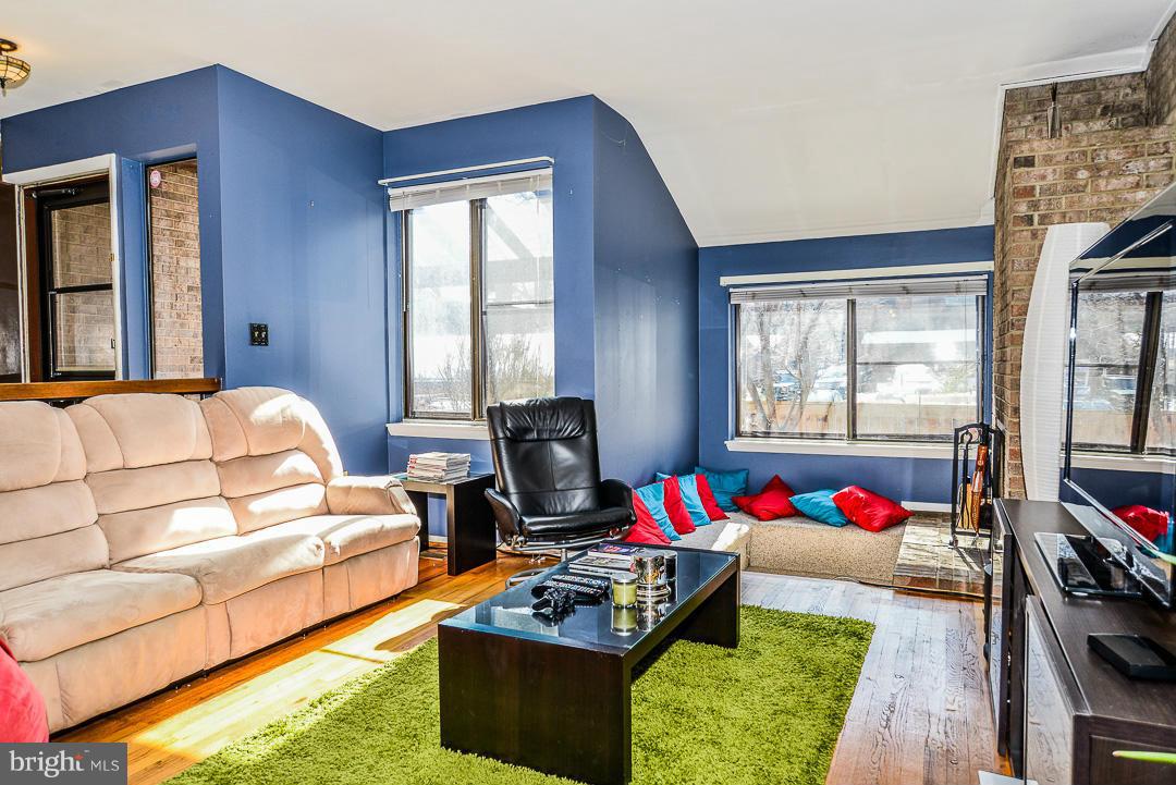 11974 Greywing Court Reston, VA 20191 - Photo 3 of 21 Living room with tons of natural light
