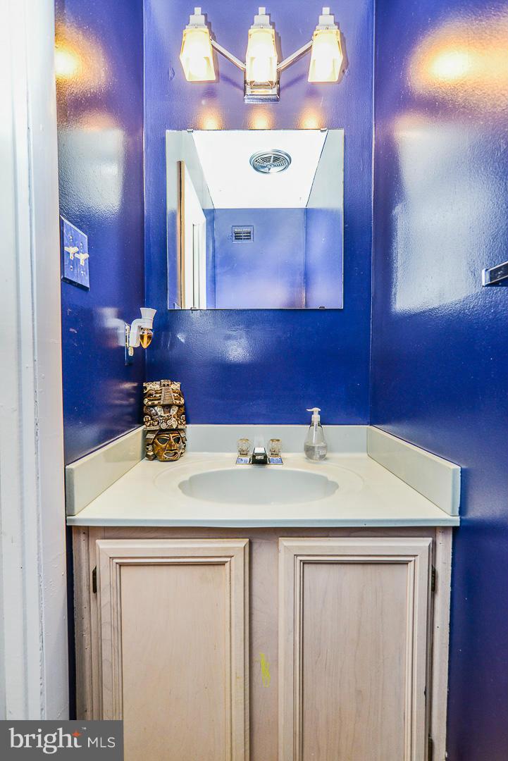 11974 Greywing Court Reston, VA 20191 - Photo 6 of 21 Half bath conveniently located on main level