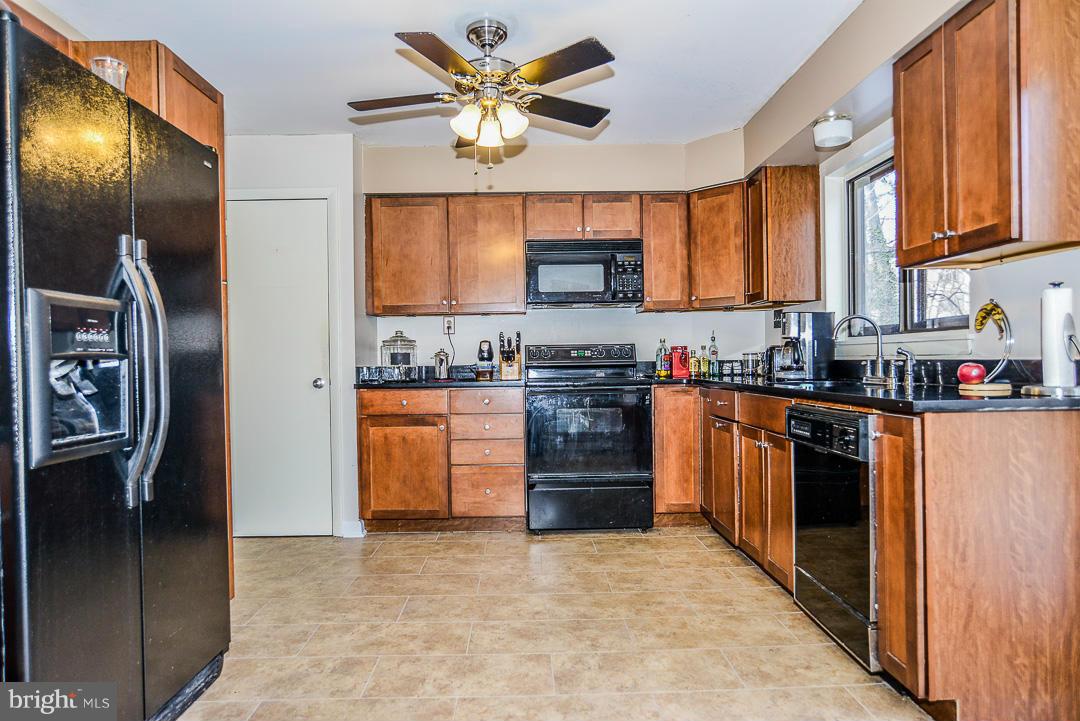 11974 Greywing Court Reston, VA 20191 - Photo 8 of 21 Kitchen with tons of cabinet space
