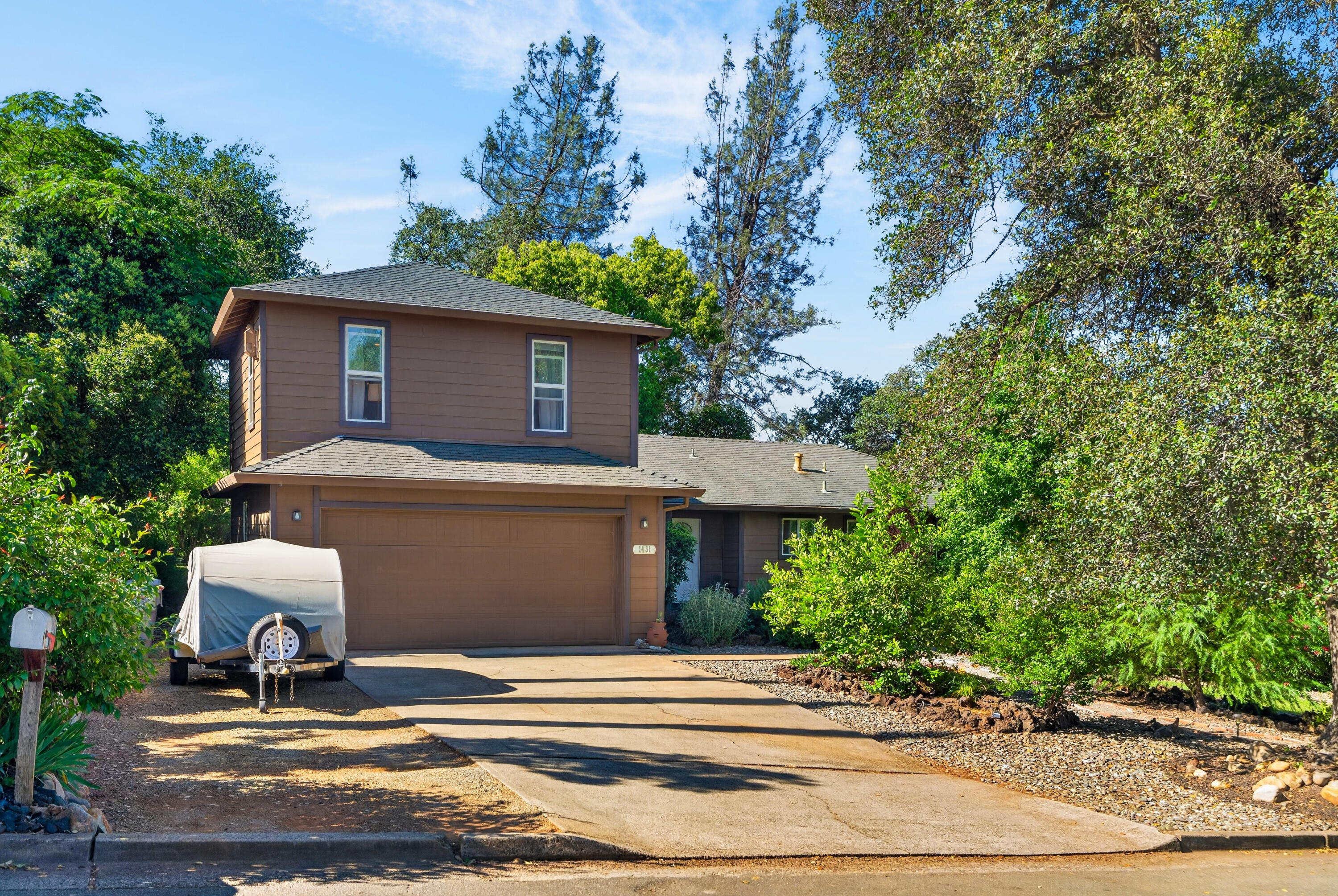 1451 Carter Way Redding, CA 96002 - Photo 4 of 52 1451 Carter Way-01540