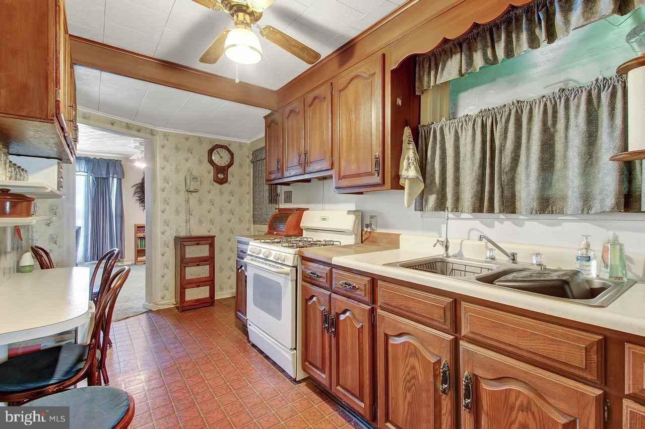 2270 Baker Road York, PA 17408 - Photo 6 of 25 Gallery Image 6