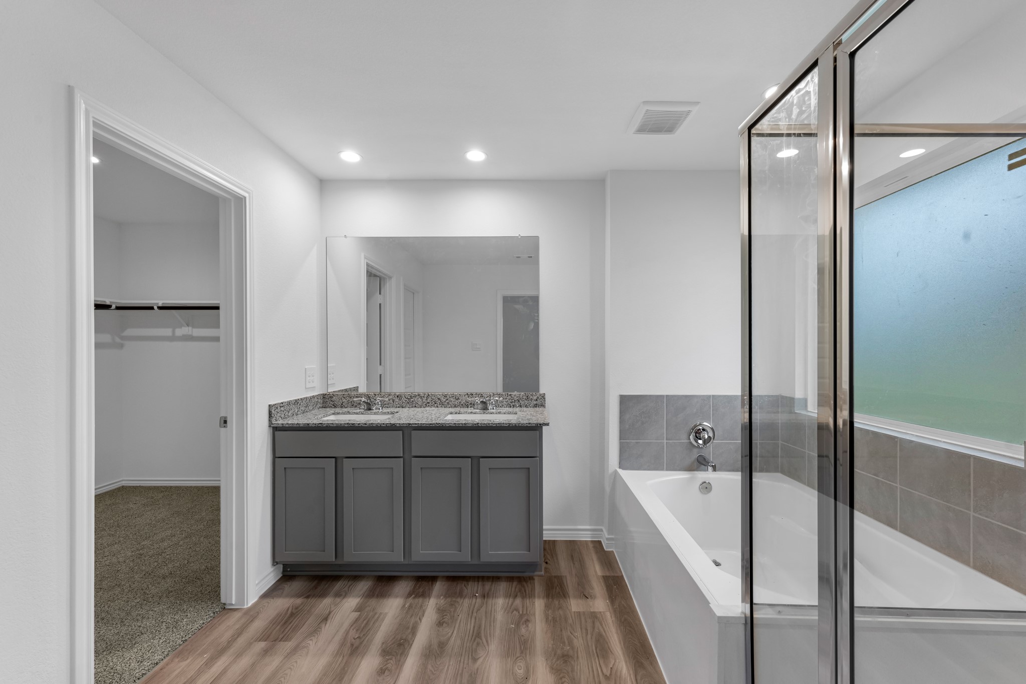 5650 Spoonbill Orange, TX 77632 - Photo 13 of 26 a bathroom with a bathtub and a sink