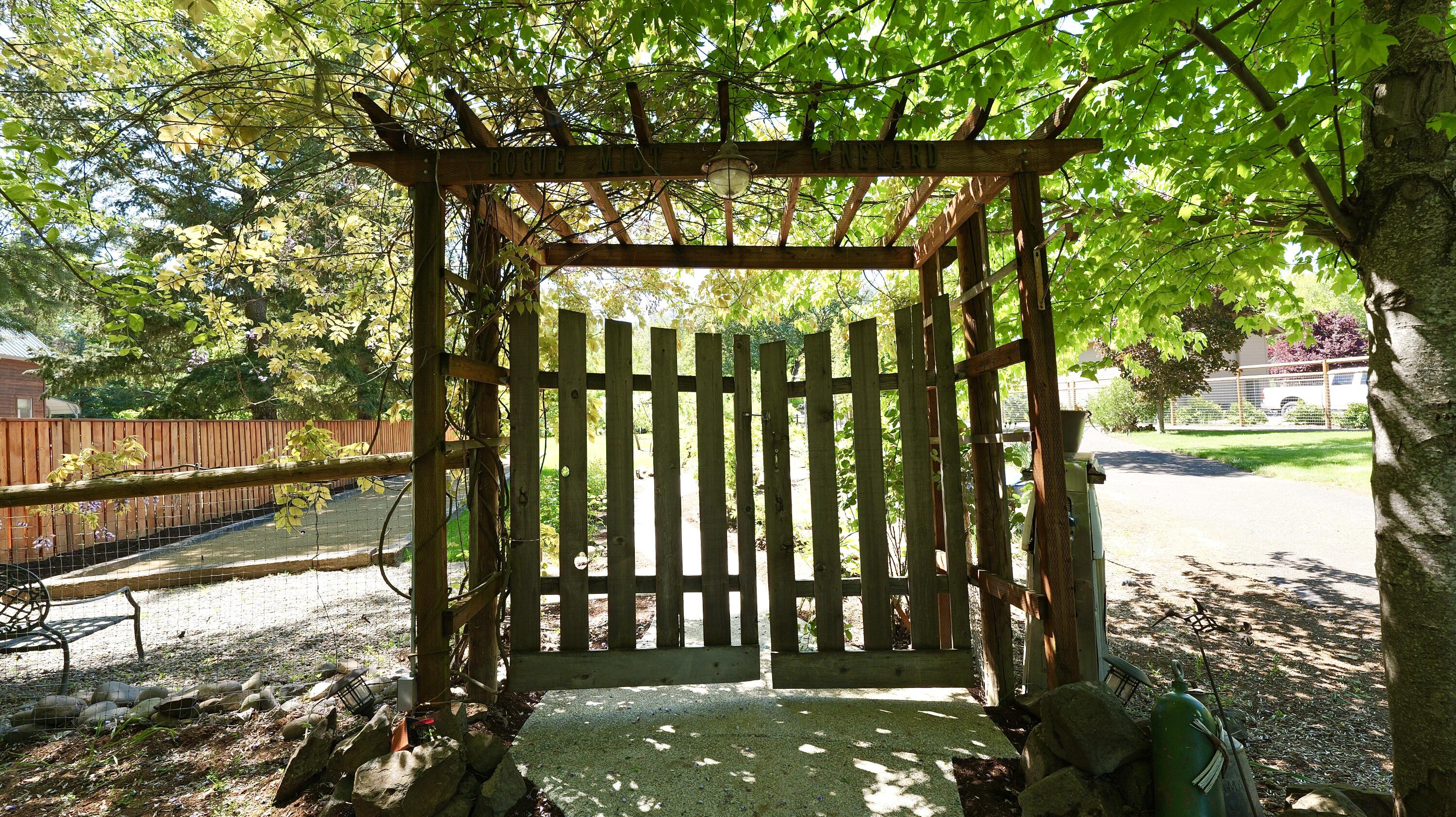 343 Rene Drive Shady Cove, OR 97539 - Photo 103 of 152 Arbor