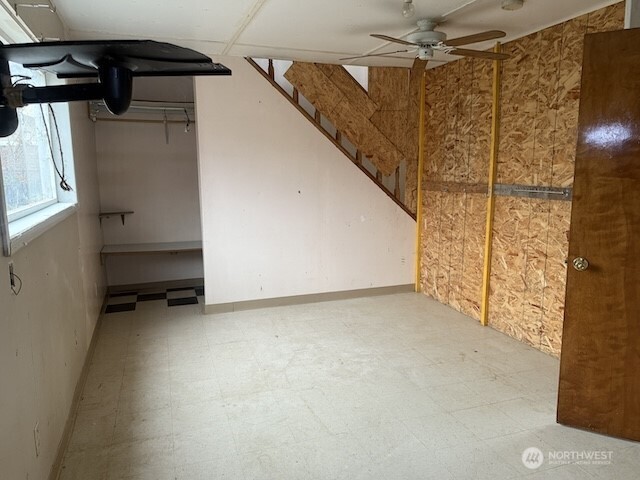 314 Liberty Avenue Granger, WA 98932 - Photo 20 of 26 a view of walk in closet with clothes and window